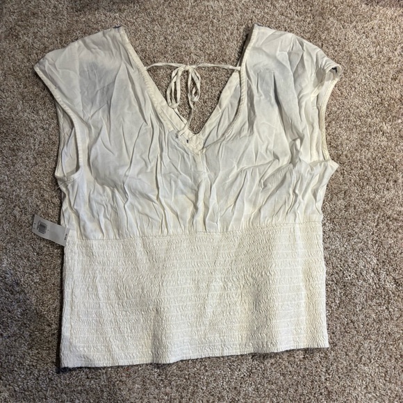 Old Navy Cream and Navy Floral Blouse - Picture 5 of 5